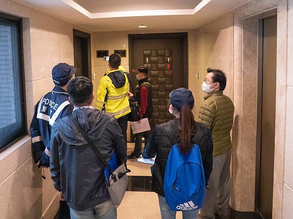 新北觀旅局指出,目前已形同進入「準社區感染」階段,若隔離或檢疫措施者入住日租套房,經查獲可以防疫紓困條例重罰100萬元,也能對業者開罰80萬元。圖/新北觀旅局提供