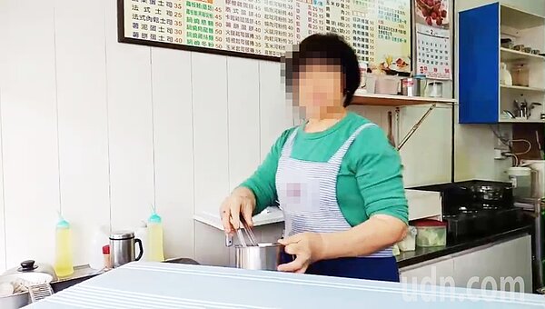 因拒送餐點到東基的早餐店老闆娘說明,政府限每人7天只能買2片口罩,到東基送餐一次就要丟1片,口罩真的不夠用。記者羅紹平/攝影