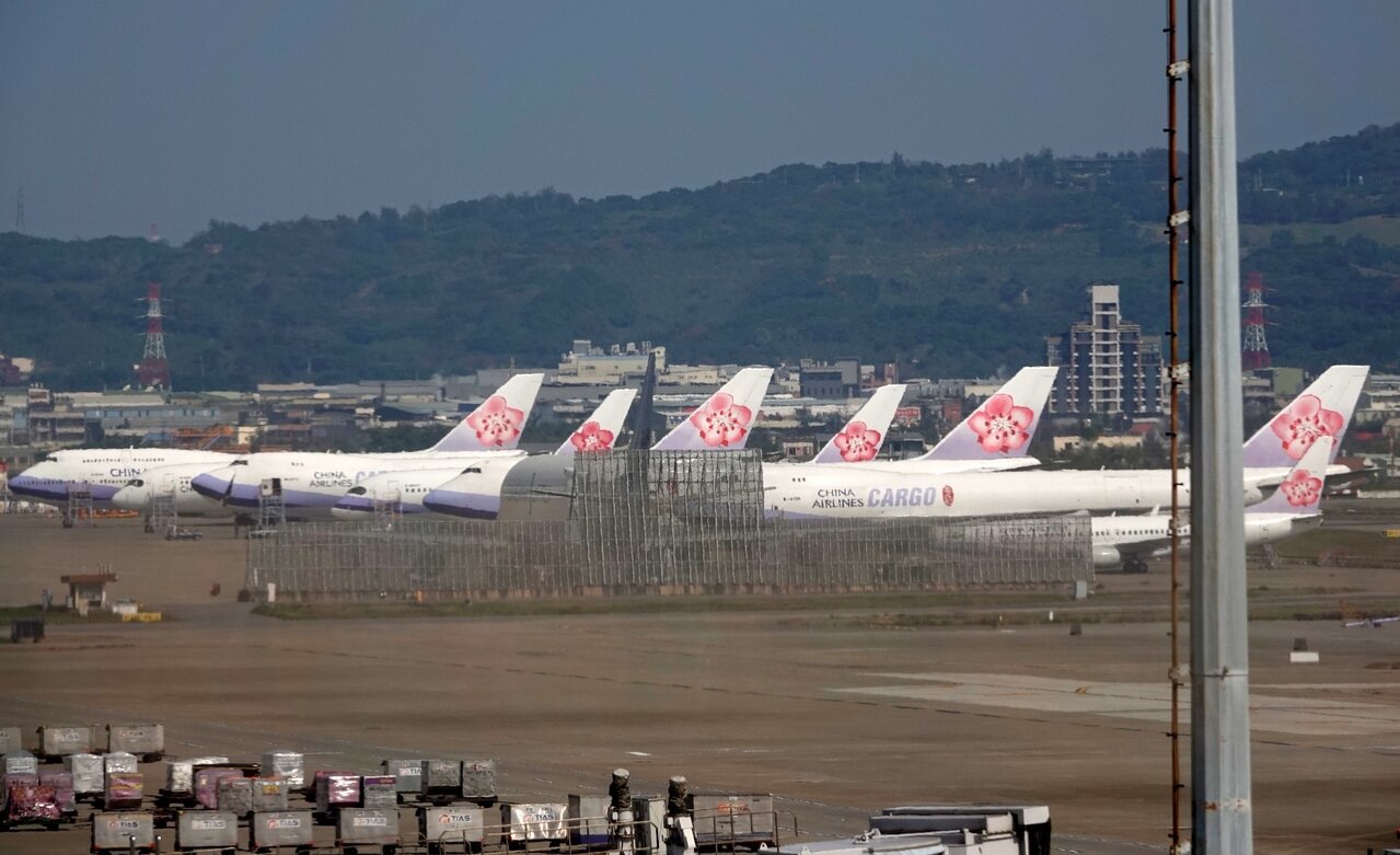 華航今日發出「給員工的公開信」，信中提及，若疫情持續加劇，則擬必須推出更多應變方案。圖／聯合報系資料照片