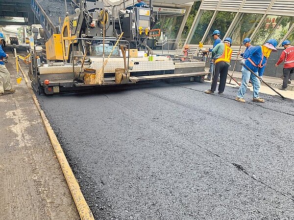 2020年第一季高市府預計將針對北高雄蛋白區、以新工法重鋪148條道路,落實區域平衡概念。(高市府工務局提供/袁庭堯高雄傳真)