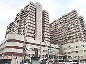 西寧國宅又下磁磚雨　住戶心驚