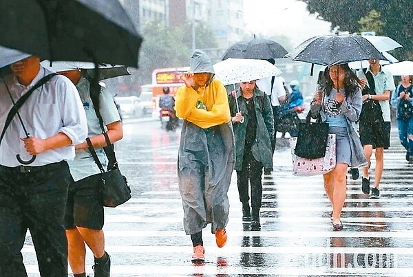 明天開始變天,周四低溫下探14度又下雨。 圖/聯合報系資料照片