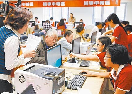 新制勞退基金收益數及收益率雙雙創新高,超過半數勞保戶分配超過萬元。(本報資料照片)