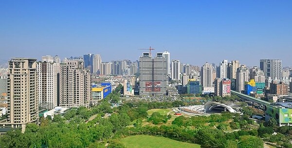 七期即將完工交屋的三大國際級豪宅「大陸麗格」、「寶璽天睿」及「富邦新市政」,目前每坪開價在60萬至90萬元之間。圖/中時報系資料照