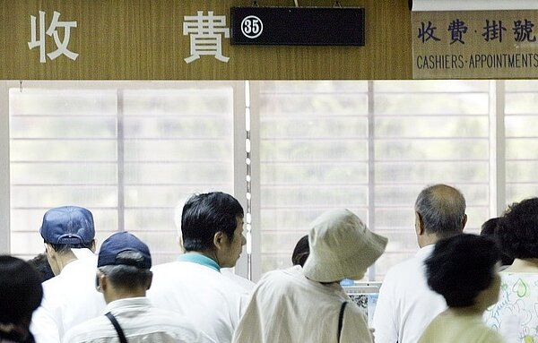 健保署宣布，癌症免疫新藥將擴大給付範圍，療效不錯者可續用一年，穩定患者可再用藥12周，不必中途下車。 圖／聯合報系資料照片