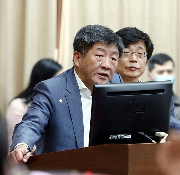衛福部長陳時中表示,社區感染是無法避免,擔心爆發大規模社區感染。記者邱德祥/攝影