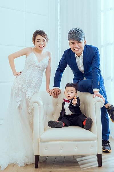 蔡阿嘎一家人合照。圖/取自嘎嫂二伯臉書