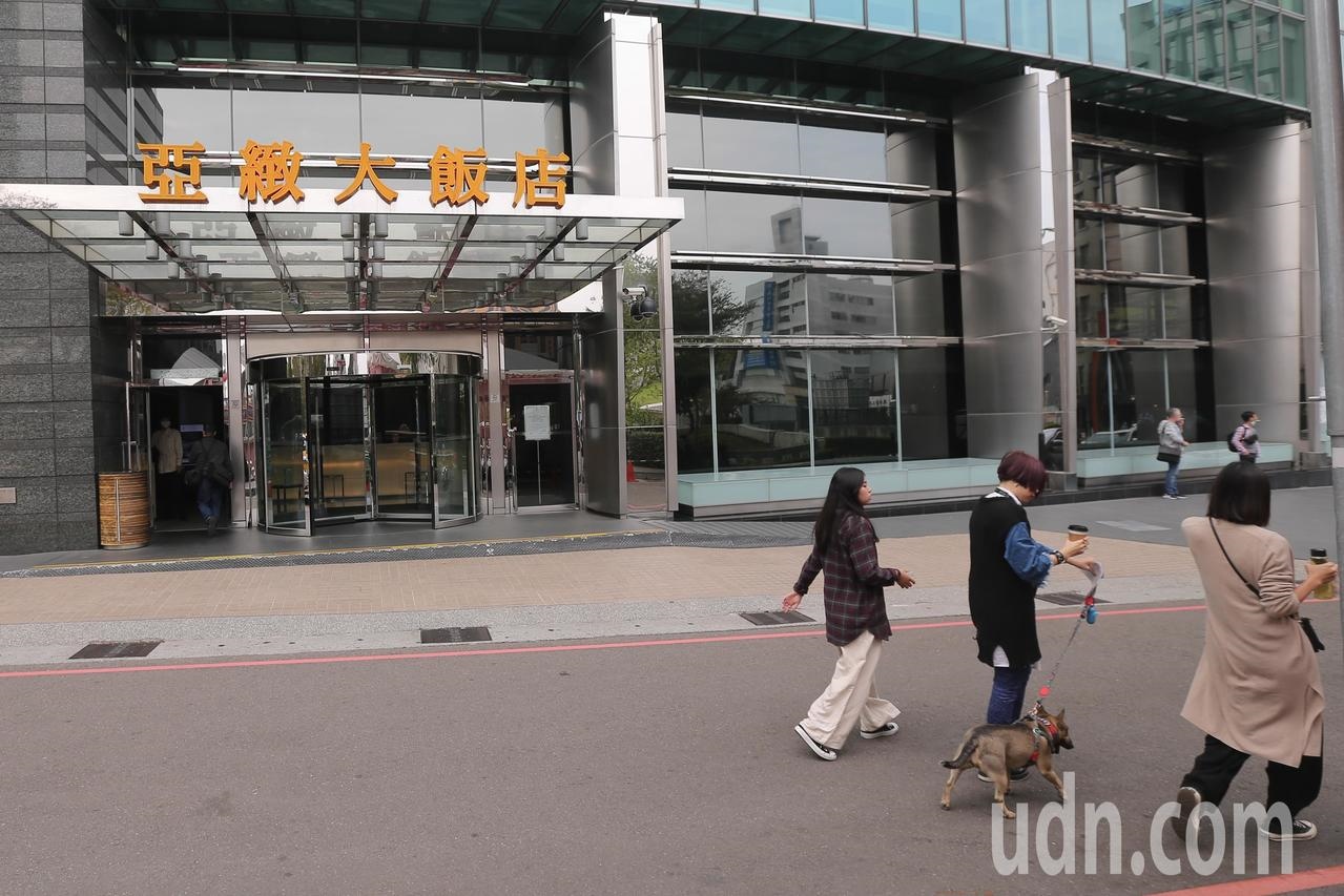 受到新冠肺炎的衝擊，台中亞緻大飯店今天下午召開記者會宣布8日起停止營業。記者黃仲裕／攝影