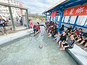 全國首座…三星溫泉候車亭　邊泡湯邊等公車