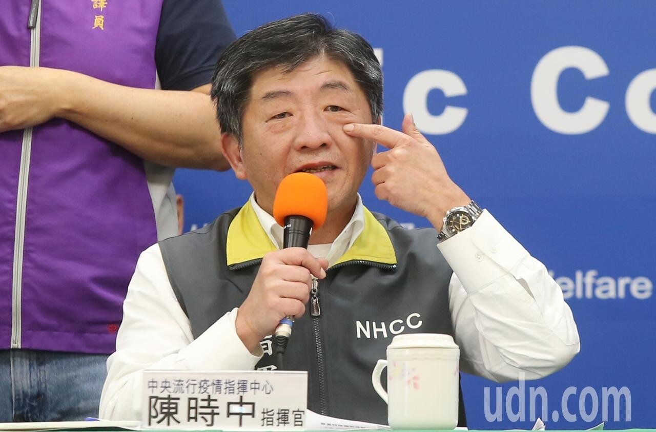 針對新冠肺炎、武漢包機等,中央流行疫情指揮中心上午召開記者會說明疫情,指揮官、衛福部長陳時中(圖)主持,除了感謝辛勞的工作人員,並表示武漢台商專機順利抵台,361人將進行14天集中隔離檢疫。記者曾學仁/攝影