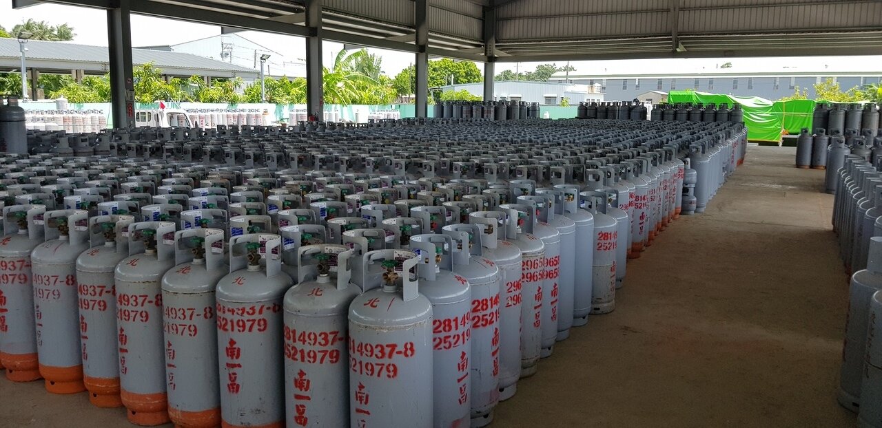 「瓦斯可以叫別間嗎？」過來人曝「可以，但限定某個期限內，安檢過期的桶子他們不收。」示意圖。記者修瑞瑩／攝影 