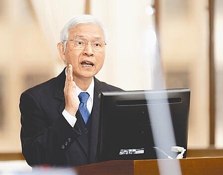 
台灣央行19日理監事會議降息與否，在各國央行接棒降息的此刻，都會被放大檢視，更成為總裁楊金龍此屆任期的期中考，大意不得。（本報資料照片）
 