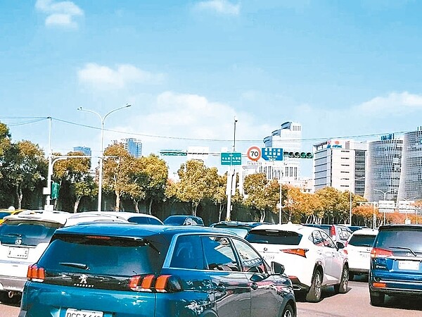 北市內湖科技園區及周邊橋梁，上下班尖峰時易塞車。 圖／聯合報系資料照