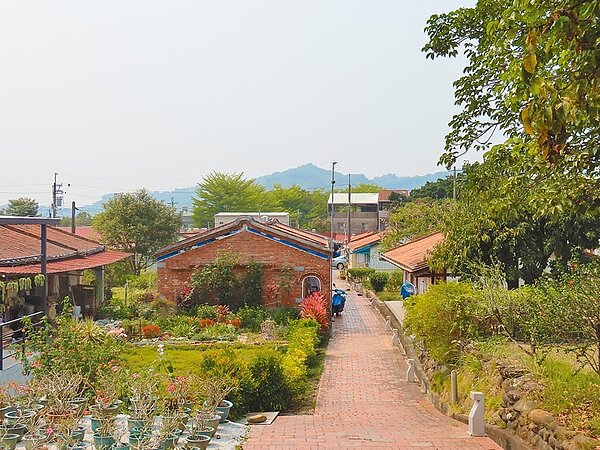 台南市楠西區的「江家古厝」為全台最大單姓聚落,每年的清明節江家子孫都會返鄉祭祖,但今年受到疫情影響決議取消,傳承300年之久的歷史為之中斷。(莊曜聰攝)