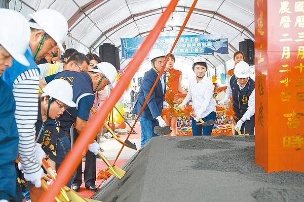 發展地方觀光,麗水漁港二期工程13日動土,預計9月完工。(林欣儀攝)