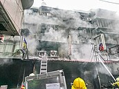 華西街老公寓4死2命危火警　市府初判無違反建築法