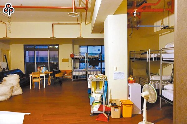 北市府2017年至今陸續核准6家違法日租旅店業者就地合法,卻遭踢爆,6家業者有18張裁處書、共369萬6000元罰鍰未繳,認為市府根本姑息。(翻攝畫面/譚宇哲傳真)