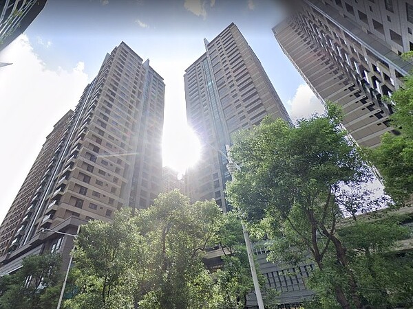 新板特區豪宅橋峰。(圖翻攝自Google Map)