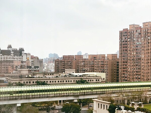 台中捷運綠線今年底通車，南屯區受惠，建案增多，今年1月是全市人口成長最多的區域。 記者陳秋雲／攝影