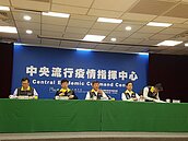 堅持出國染疫醫提「自費治療」　喊：再不管制會更多