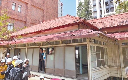 新竹市定古蹟「新竹州警察局高等官舍」修復工程16日動工，要恢復過去典雅外觀以及日式庭園景觀。圖／陳育賢攝