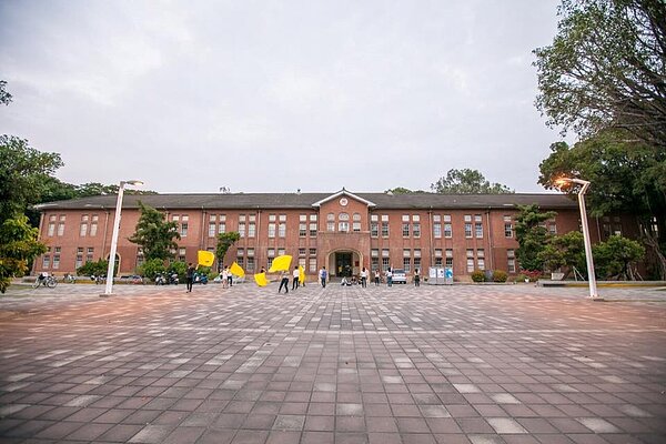 成功大學證實該校有一名男學生確診,但因為個案從德國返台後未進入校園,目前學校消毒後取消停課通知。圖/取自成功大學臉書