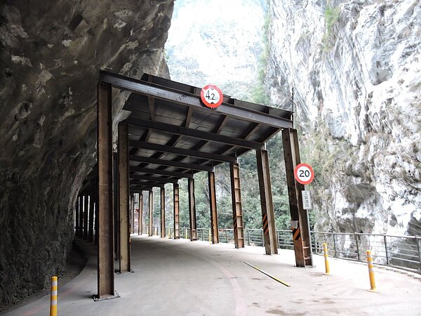 新冠肺炎疫情影響觀光，太魯閣國家公園管理處租金減半，幫助業者紓困。圖／資料照片