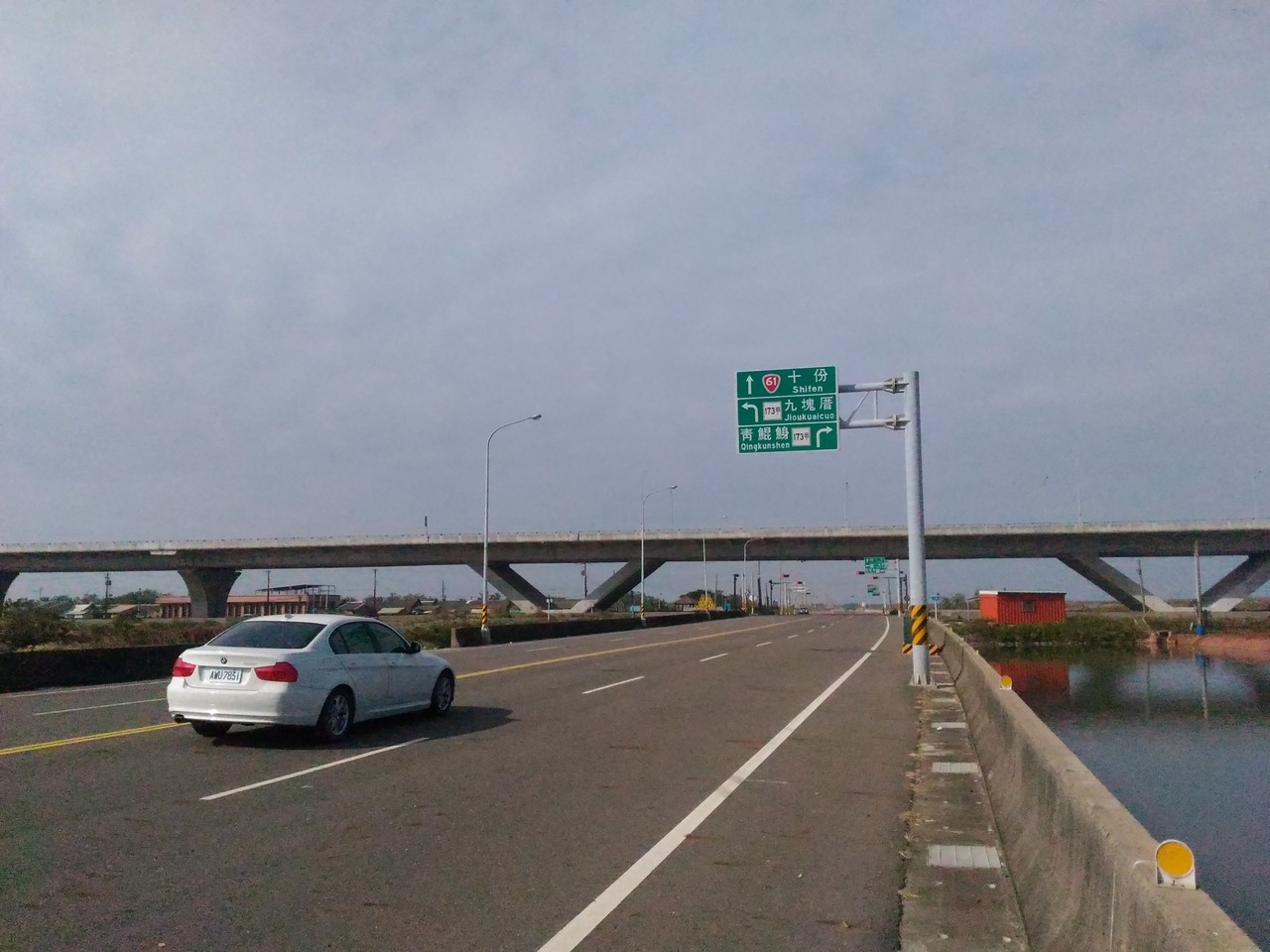 清明連假即將到來，高速公路局表示，清明連假南向交通量最高為平常的1.6倍，建議台中至台南的用路人可以行駛台61西濱快速公路。聯合報系資料照