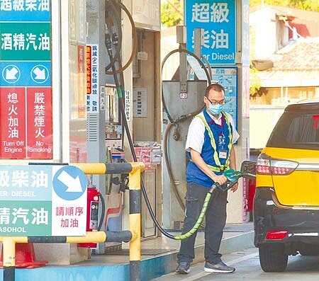 受沙、俄兩大產油國從減產改為增產以及大陸境外新冠肺炎疫情蔓延等因素影響,導致國際原油價格崩跌。(本報資料照片)