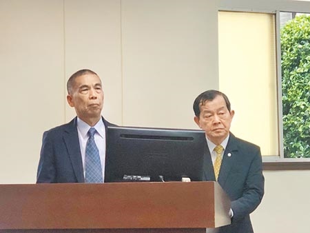 中油總經理李順欽(左)。(本報資料照片)