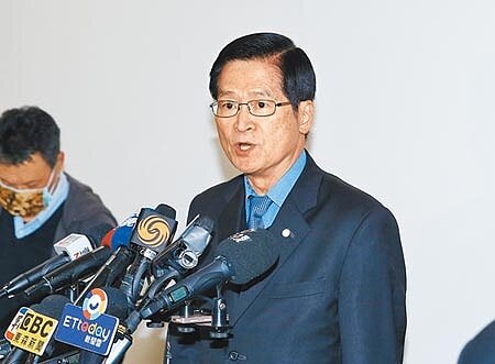 
國防部長嚴德發19日表示，在不升高軍事衝突原則下，共機只要越過中線，國軍都會依據行動準則處置。（姚志平攝）
 