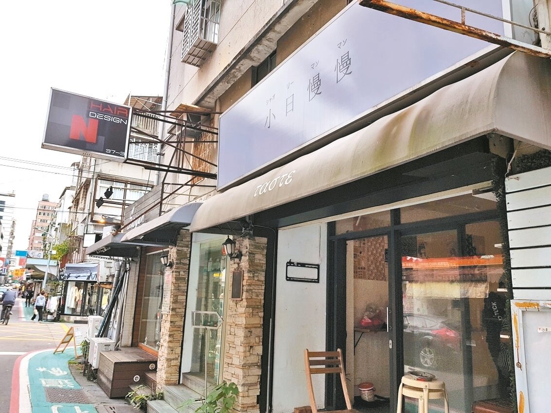 東區商圈去年整合商家成立發展協會，好不容露出復甦曙光，如今再受疫情衝擊，不少商家退租關門。 記者翁浩然／攝影