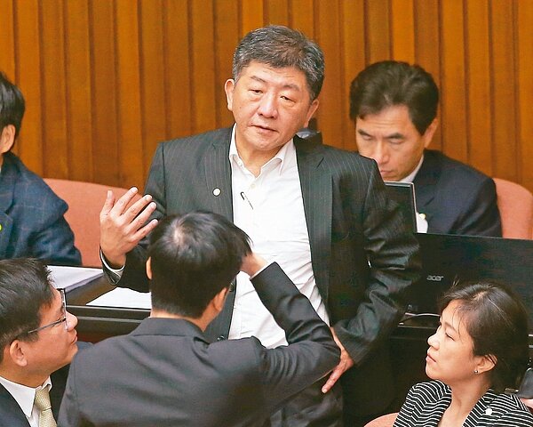 衛福部長陳時中表示，目前僅有社區零星感染，力守防線。 記者林澔一／攝影