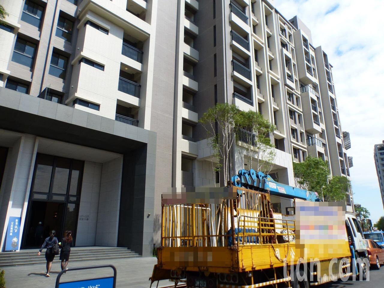 台中市議員何文海說，台中市精密園區內勞工宅逾千戶，卻面臨全台灣最貴的生活汙水處理費。圖為園區內勞工合宜住宅第一期新業誠家社區。記者趙容萱／攝影