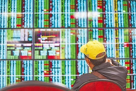 台北股市23日開低走低,收盤跌344.06點,為8890.03點,跌幅3.73%,成交金額新台幣1468.5億元。(本報資料照片)