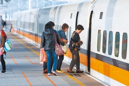 因疫情對運量造成衝擊，台灣高鐵公司昨宣佈，4月18日起啟動短期班表調整。（本報資料照片） 
