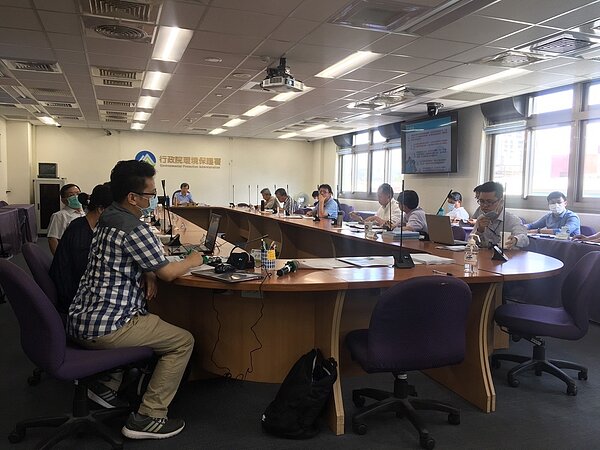 環保署專案小組今天審查都蘭灣黃金海休閒渡假村開發案。記者吳姿賢/攝影