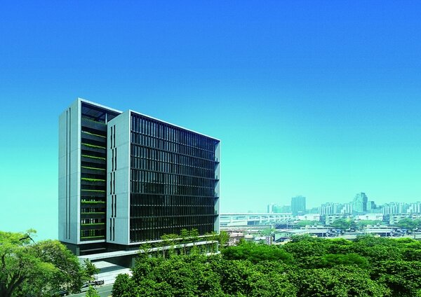 南港全新落成的「村泉NEO ONE」，為回流台商和計畫升級轉型的在地企業，提供旗艦級總部。