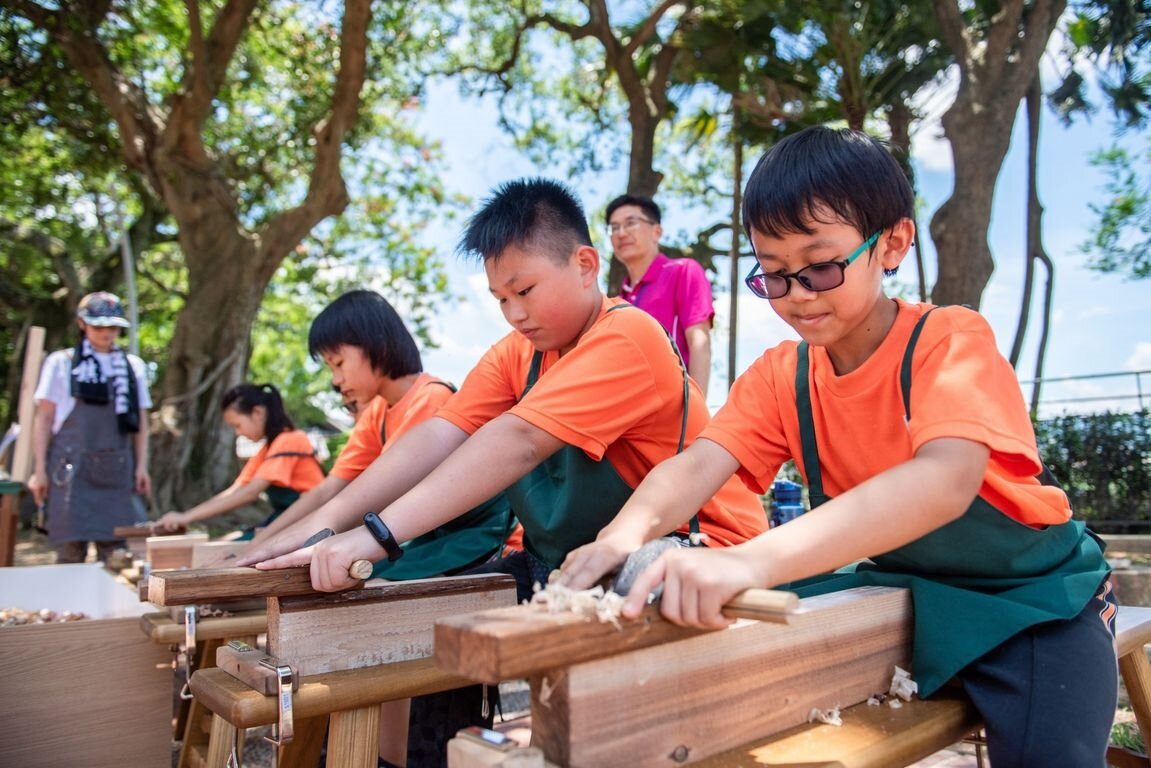 現場學生體驗木藝。圖/桃園市政府提供
