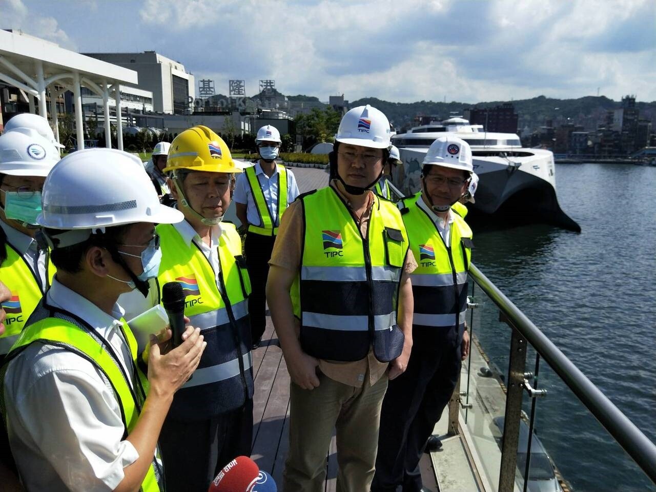 交通部長林佳龍今天下午到基隆港視察港務公司「基隆港東岸碼頭旅運設施工程」。記者游明煌／攝影