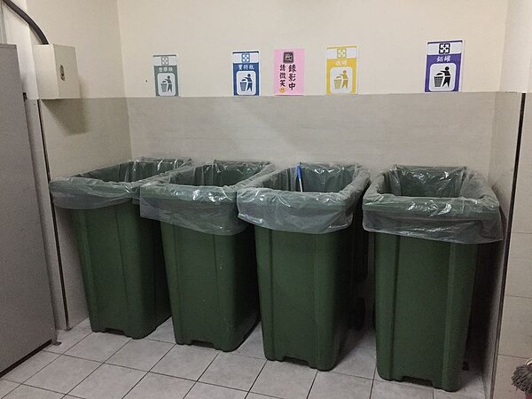 新北社區申報(109年資源回收量並上傳資源回收變賣憑證,即可參加抽獎。圖/新北環保局提供