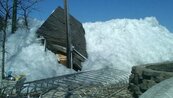 加拿大「冰海嘯」來襲　15分鐘內沿岸平房全摧毀