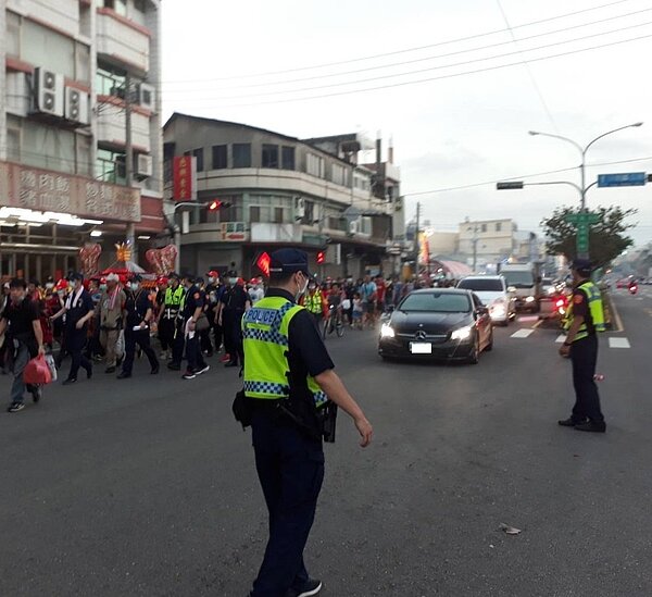 大甲媽回鑾，進香團今日進入台中，台中市警局清水分局因應大量信徒湧入，將彈性實施交通管制，維護道路交通安全與順暢。圖／警方提供