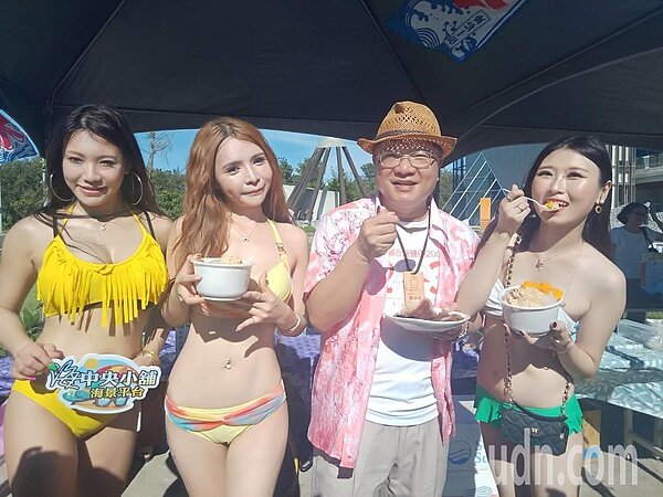 台南市馬沙溝濱海遊憩區封園2年重新營運,雲嘉南濱海風景區管理處長徐振能(右二)卯力行銷。圖/業者提供