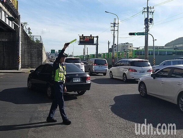 台南永康各交流道口近來每天塞車。記者周宗禎／攝影