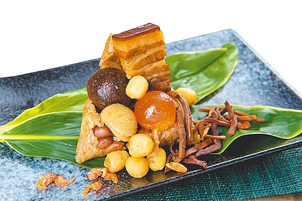 端午節是一年陽氣最旺的日子,風水易經財經專家陶文表示,調整居家擺設、噴灑午時水,是除晦氣兼轉運最好時機。(city'super提供)