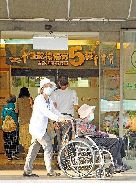 避免旅外國人濫用健保,衛福部長陳時中提出,未來海外國人未來復保必須繳納「前金」。(中時電子報資料照片)