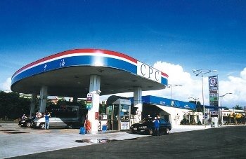 台灣中油公司自22日凌晨零時起汽、柴油價格每公升各調漲0.3元。圖／中油提供