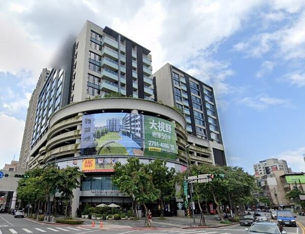 潤泰京采為捷運聯開案，1、2樓為CITYLINK商場，擁有強大的生活機能。圖／翻攝自Google Map