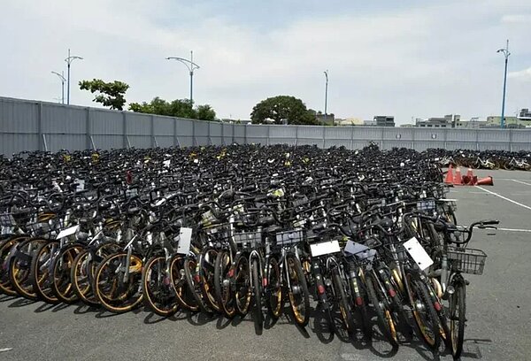 新北將試辦電子圍籬無樁位單車,有人擔心新北oBike亂象再起,新北交通局表示會納入規範防杜。圖/新北交通局提供